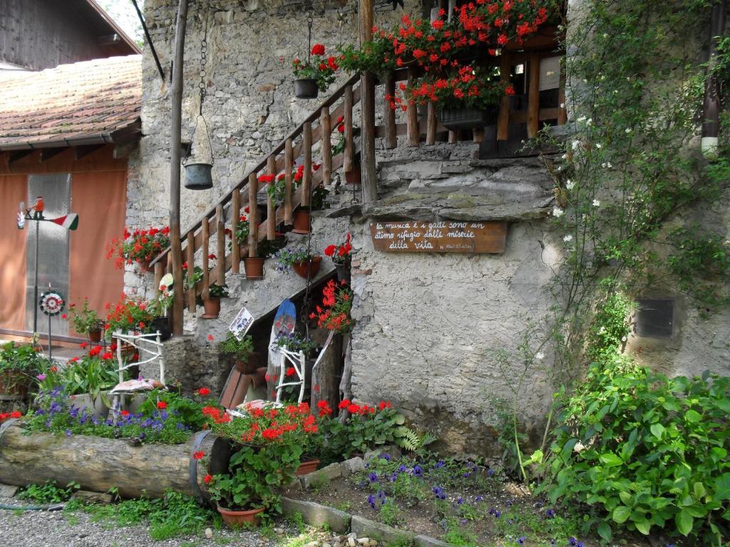 B&B Il Gatto Nero Castelveccana Exterior foto